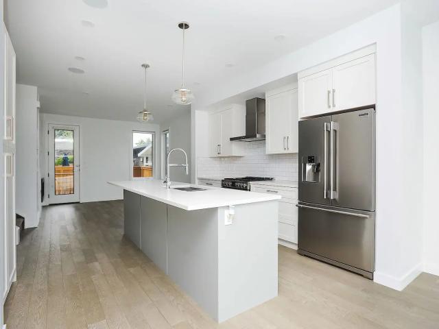 2 Bedroom Townhouse with detached garage and air conditioning