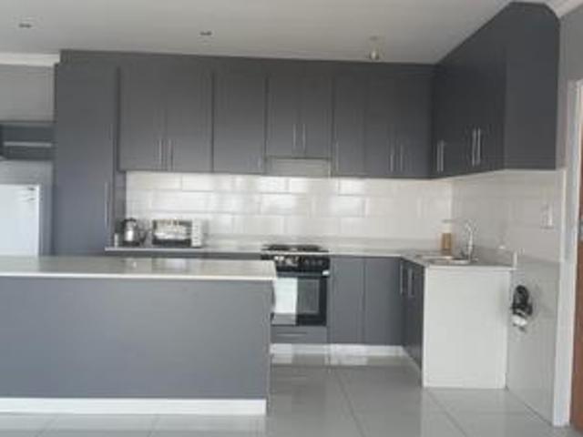 2 bedroom to let in seaview