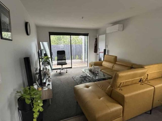 2 bedroom unit with level shower access