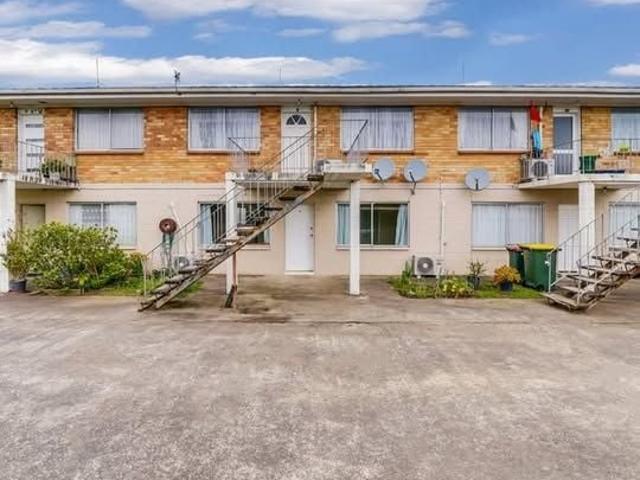 2 Bedroom Unit with Single Carport