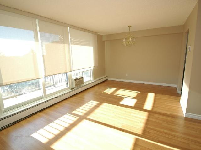 2 bedroom unit close to Cite Collegiale and Ogilvie/Bathgate