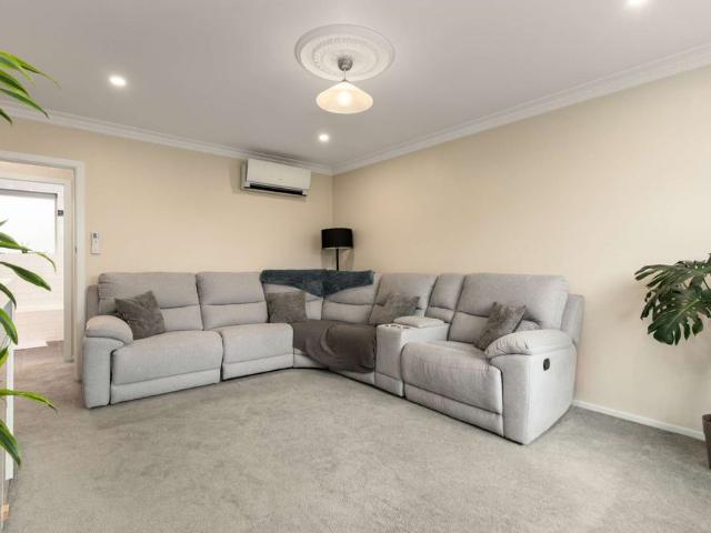 2 Bedroom Unit in the Heart of Merivale Unfurnished