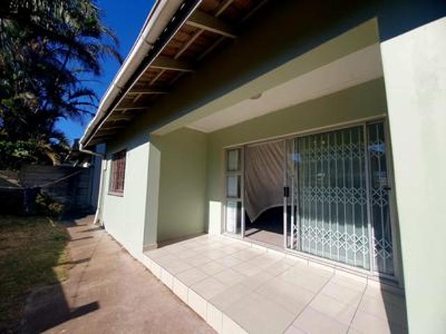 2 bedroom unit on the market in uvongo
