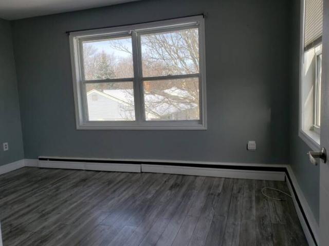 2 Bedroom Upper Flat on Victoria Road!