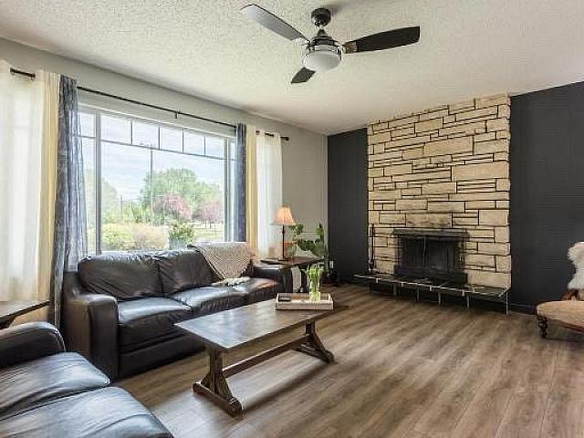 2 Bedroom Upper Of Home
