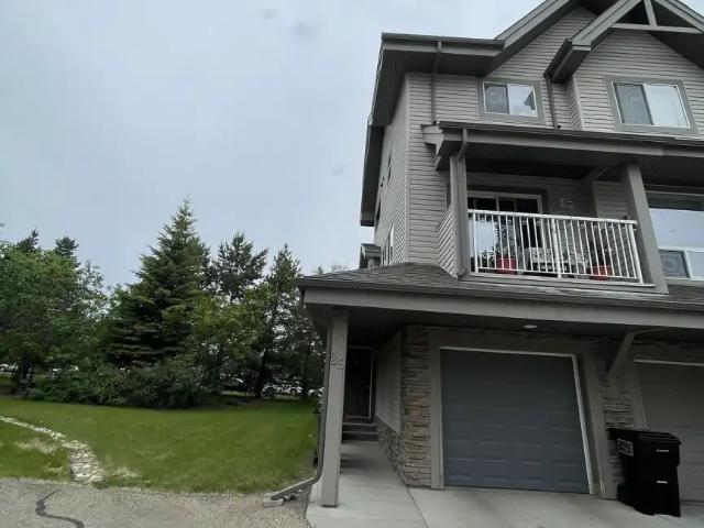 2 bedroom+den and 1.5 bath in rutherford near to public and Catholic school