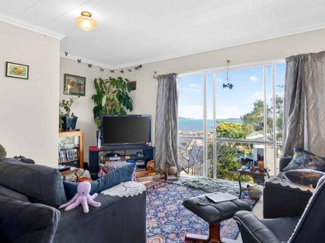 2 Bedrooms Maungaraki