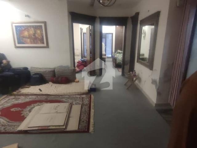 2 Bedrooms Non Furnished Apartment For Rent