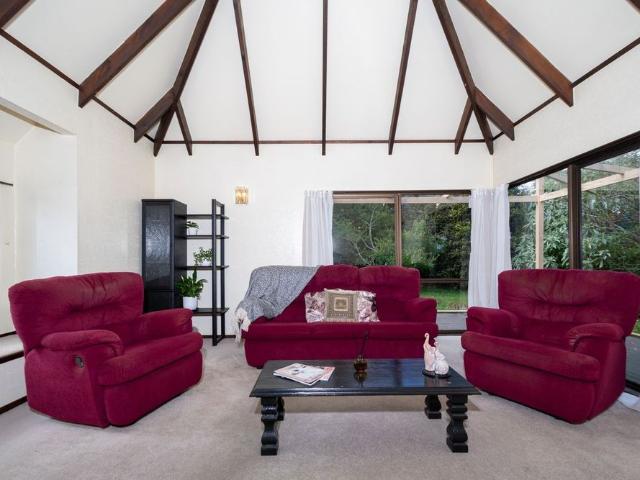 2 Bedrooms on Woodhouse Pl
