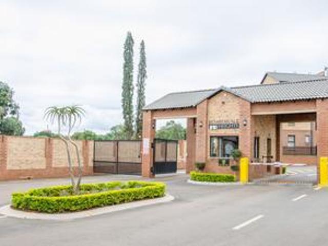 2 bedrooms, open pan living/dining a.