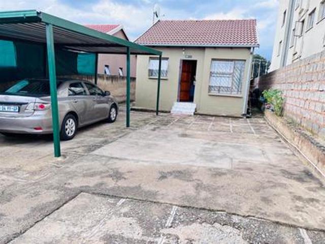 2 bedrooms alone standing house avai.