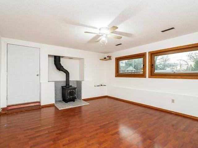 2 bedrooms and 1 bath Basement for rent