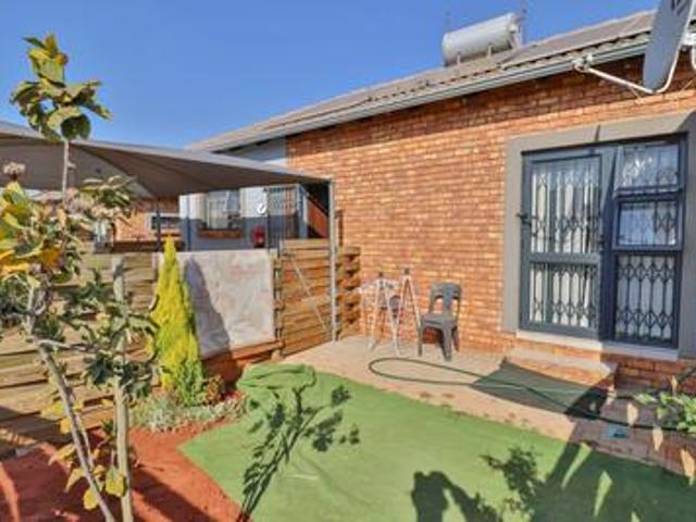 2 bedrooms and 2 bathrooms at villa.