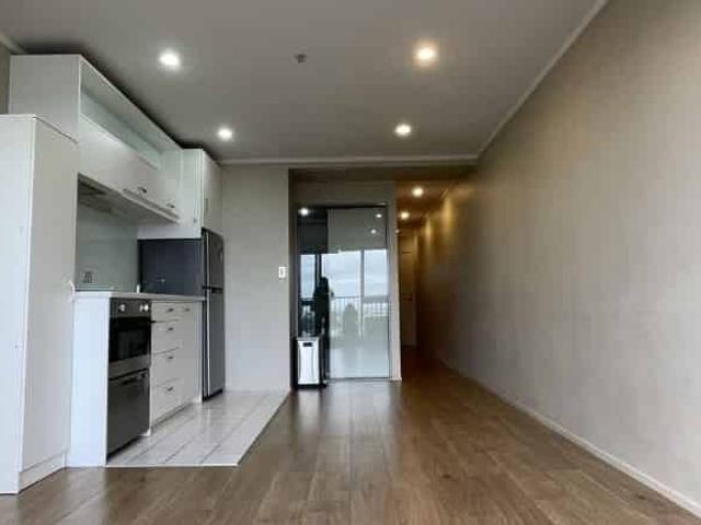 2 Bedrooms and carpark