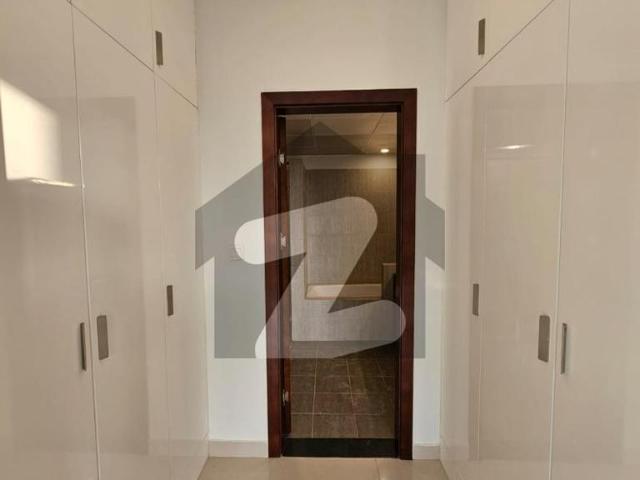 2 Bedrooms Apartment Available For Rent Emaar Reef Towers