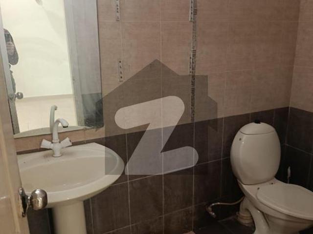 2 Bedrooms Apartment Available For Rent In Small Bukhari Commercial Area