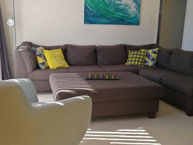 2 Bedrooms Apartment in Center Browns Bay