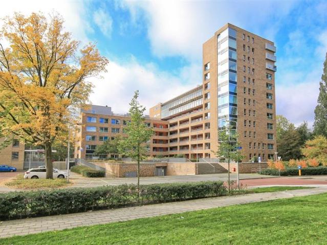 2 bedrooms Apartment Surface Area: 100m2 Furnished