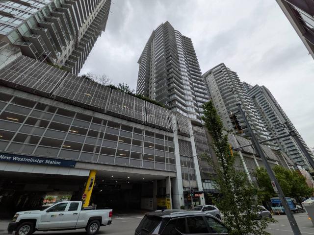 2 bedrooms + Den “Azure II” – 892 Carnarvon Street