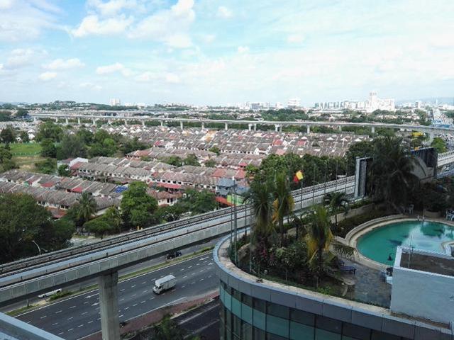 2 bedrooms Fully Furnished Damen Service Residence USJ Subang