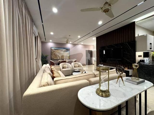 2 Bedrooms Furnished Suite, 5 Star Hotel Facilities Swimming Pool, Gym, Recreational And Leisure Area All Free. Ready To Move Get Possession In 50% Payment. Dem 4.45 Cr
