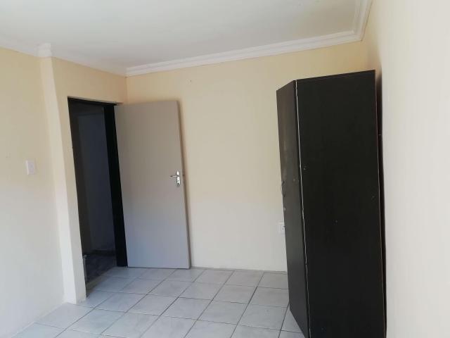 2 Bedrooms Flat Apartment for Rent in Eastlynne