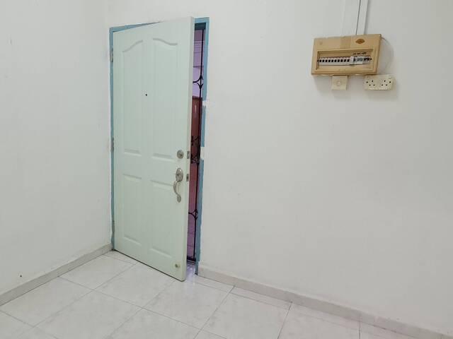 2 Bedrooms For Rent JALAN BESAR PLAZA @ KITCHENER RD – Partial Furnished with 3 X Split Aircons