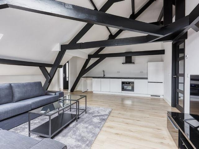 2 bedrooms Ground floor and upstairs apartment Surface Area: 80m2