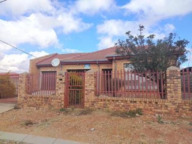 2 bedrooms house in seshego zone 5 o.