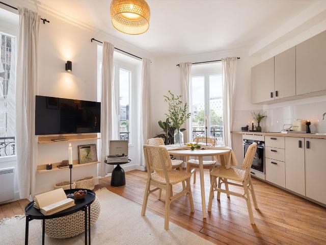 2 bedrooms in Batignolles, Paris Amsterdam Apartments for Rent