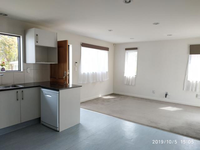 2 BEDROOMS IN Pakuranga Height