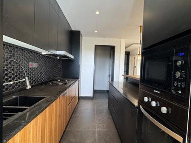 2 bedrooms Spaciuos Apartement with office space