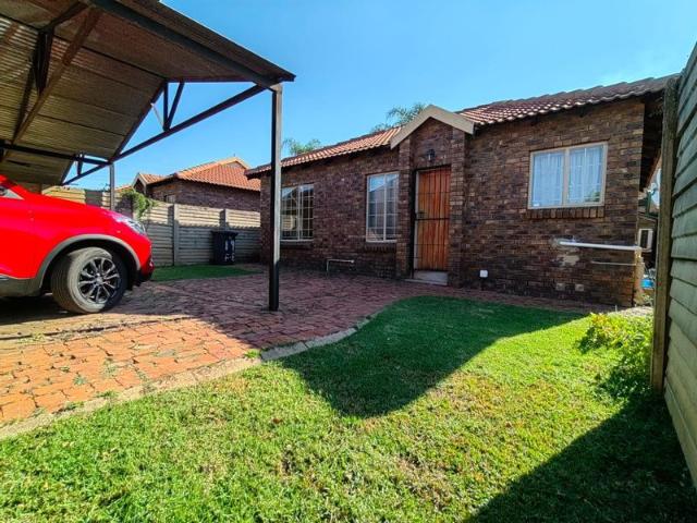 2 Bedrooms town house for Sale Pretoria West Andeon