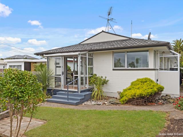 2 Bedrooms With Amazing Estuary Views!