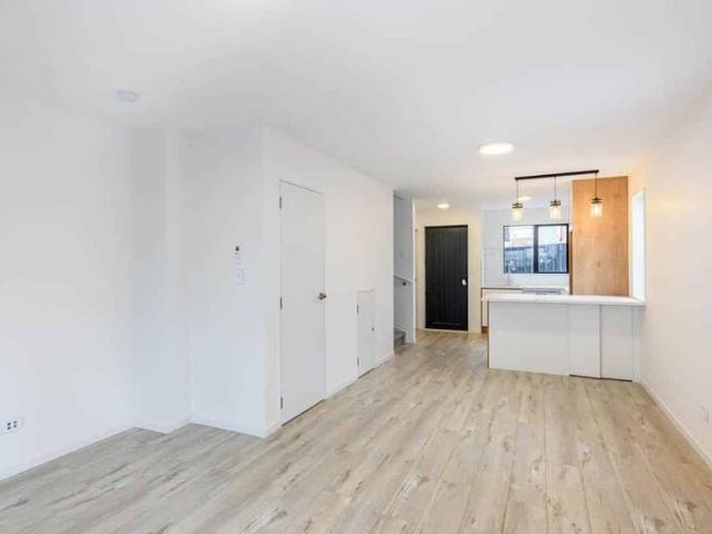 2 Bedrooms + 1 Study Townhouse Westlake Girls Zone