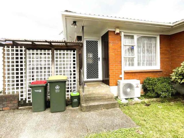 2 bedrooms + 1 rumpus room in Papatoetoe
