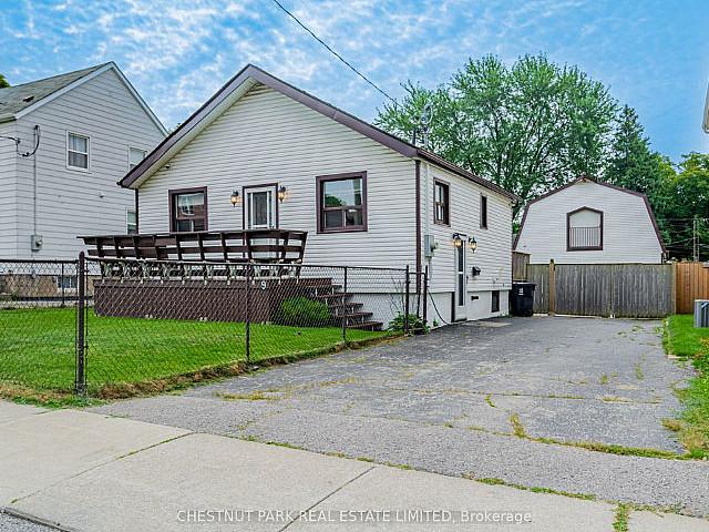 2 Bedrooms 2 Bathrooms, Danforth And Birchmount Roads