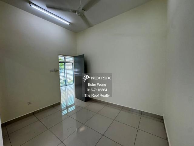 2 bedrooms, 2 bathrooms with Balcony freehold non bumi lot 810 sq ft High floor Parking level 2 Facing Tesco unblocked view