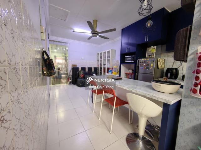 2 Bedrooms 2Bathrooms 760sqft Non bumi Freehold Middle floor Tenanted until 30th April 2026