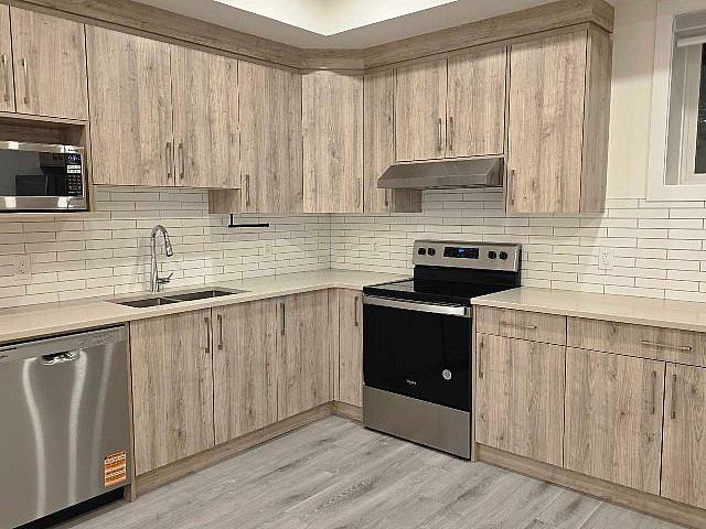 2 Beds 1 Bath Legal Basement Suite chestermere corner Lot