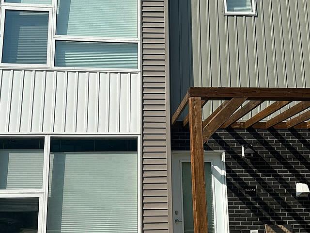 2 Beds 2.5 Baths Townhouse For Rent