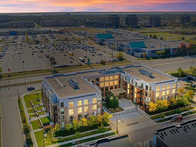 2 Beds, 2 Full Baths, Modern Finishes Condo Unit, Oakville