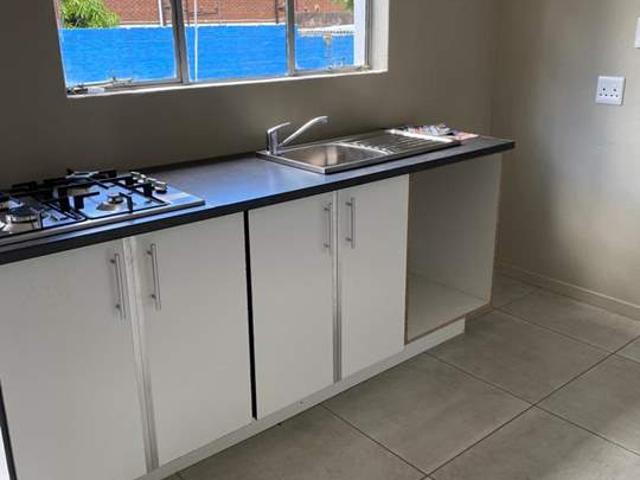 2 Beds Garden cottage to let in Windsor West! 1 Jul!