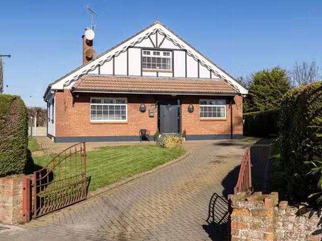 2 Beech Grove, Castlebellingham, Co. Louth, A91V049 is for sale