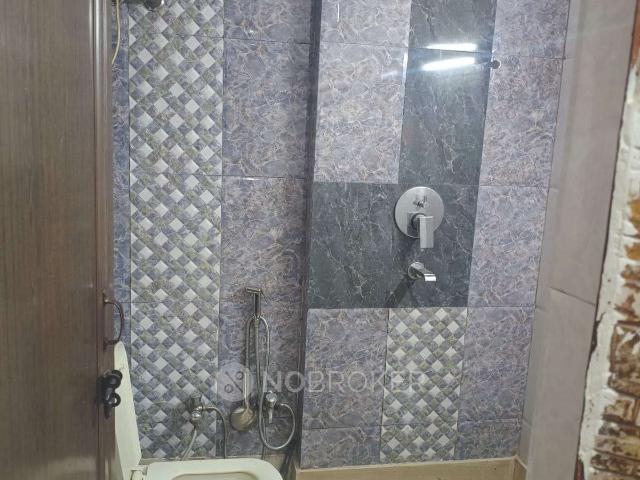 2 BHK Villa In Rwa Block Bb East, Shalimar Bagh for Rent In Shalimar Bagh
