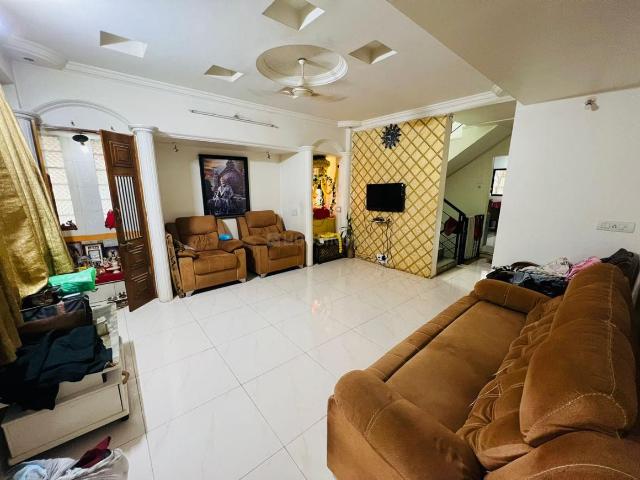 2 BHK Apartment in College Road for rent Nashik. The reference number is 16428147