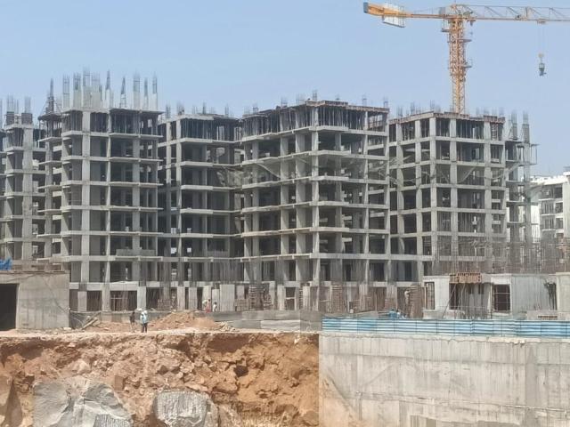 2 BHK Apartment in Chandanagar for resale Hyderabad. The reference number is 14889913