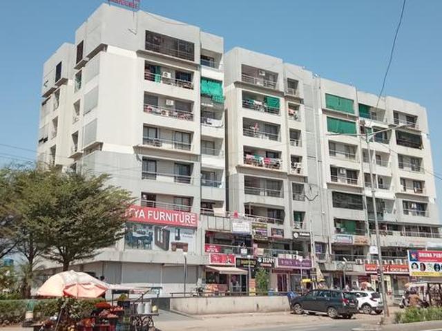 2 BHK Apartment in Chandkheda for resale Ahmedabad. The reference number is 14684945