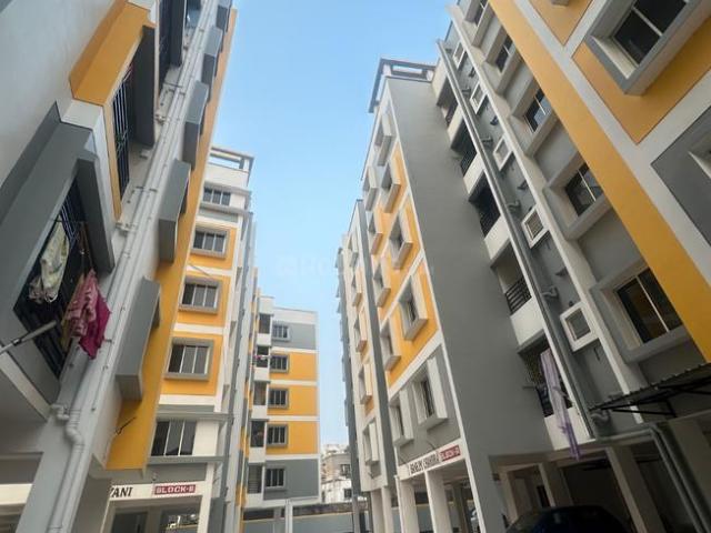 2 BHK Apartment in Chinar Park for rent Kolkata. The reference number is 19408217