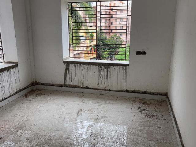 2 BHK Apartment in Chinar Park for resale Kolkata. The reference number is 20924371